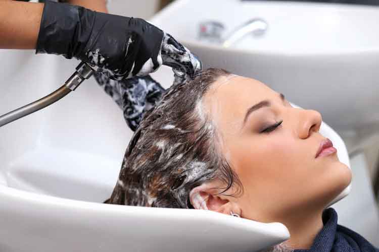  cara merawat rambut smoothing berjilbab